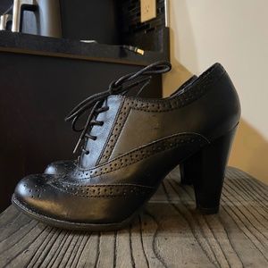 Lace Up Oxford Pumps